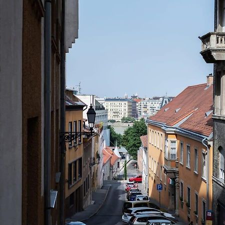 Comfy New Apartment At Castle Budapeste Exterior foto