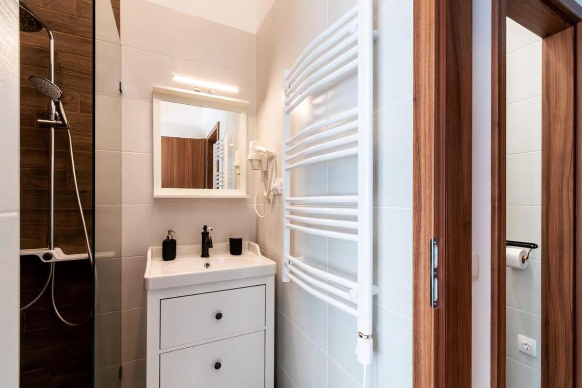 Comfy New Apartment At Castle Budapeste Exterior foto